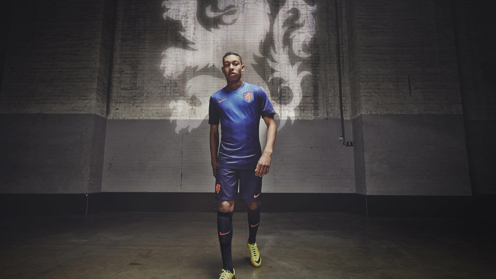 索尔福德城主场迎升级 小贝内维尔注资扩建看台顶棚提升球迷体验