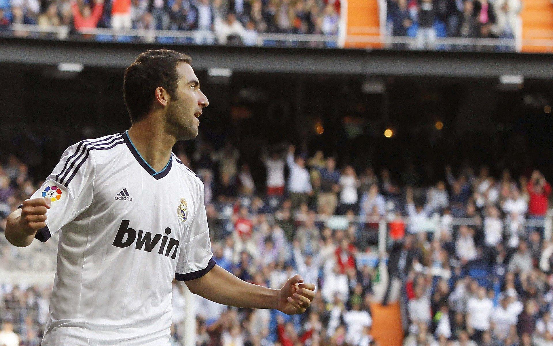 维密天使身姿引热议，运动科学视角解析顶级身材与运动员潜质